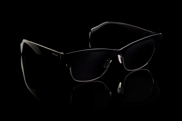 čierne hranaté slnečné okuliare Prada protišmykové Rám slnečných okuliarov Prada protišmykový športový nosový mostík