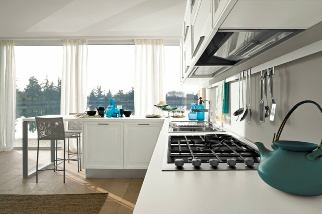 Pracovný pult plynový sporák varné platne jedálenský kút rohová kuchyňa Plynový sporák, varné dosky, jedálenský kút, rohová kuchyňa, nástenné skrinky