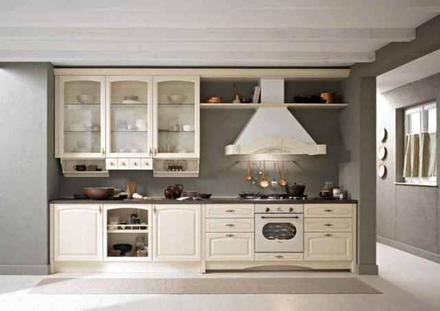 biely vidiecky kuchynský rad šetriaci priestor Dizajnové nápady na úsporu miesta v kuchyni na vidieku