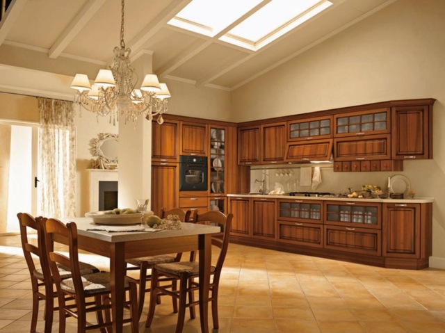 Rohová kuchyňa, stojan na víno, horné skrinky, sklenené fronty, spodné skrinky Horné skrinky sklenené fronty spodné skrinky mramorový pult