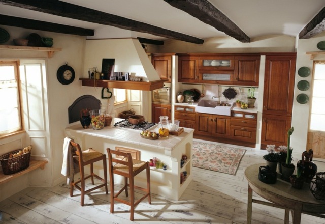 Kuchyňa Drevená pultová kuchynka vo francúzskom štýle jedálenský kút Kuchynská linka z dreveného pultu vo francúzskom štýle jedálenský kút ostrovček na varenie