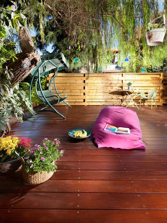 záhradný plot nápady drevo súkromie obrazovka doska podlaha terasa hollywoodska hojdačka