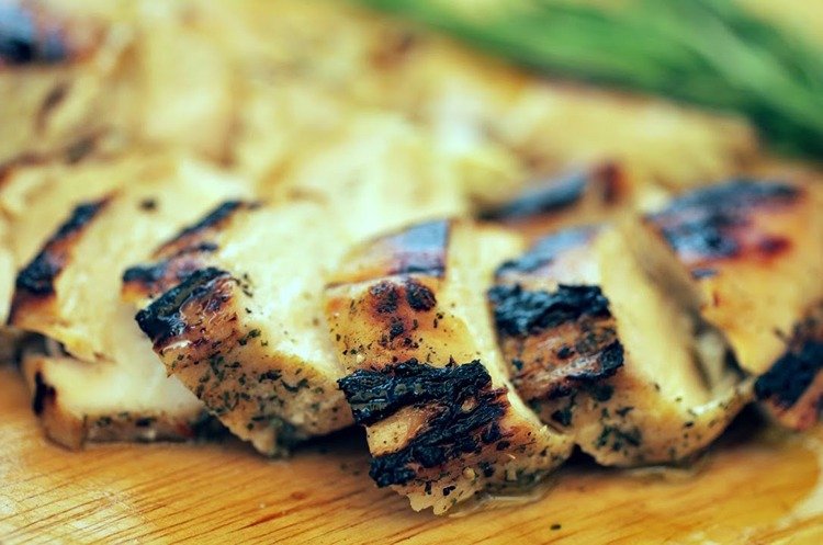 gril-recepty-jamie-oliver-kura-ananásová omáčka