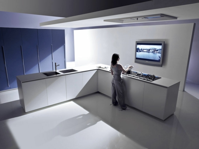 Rohové kuchynské biele kuchynské linky vstavané v kuchynskom dreze Kuchynské skrinky kuchynský drez sporák vstavaný v talianskom dizajne