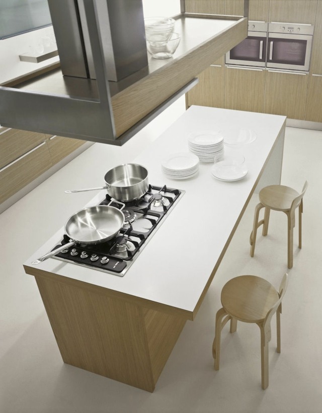 moderný kuchynský ostrovček digestor vstavaná varná doska Odsávač pár na drevo vstavaný do vysokých stoličiek