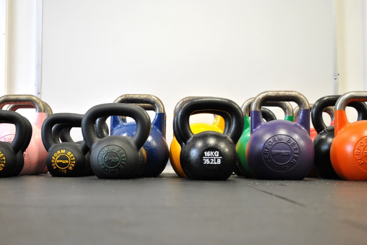 Cvičenie s Kettlebell Cvičenie s Kettlebell-začiatočník-cvičenie-váha-vyber
