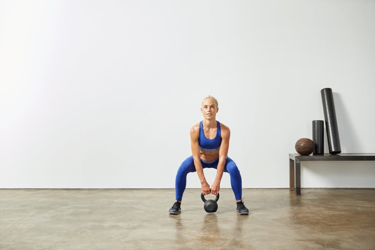 kettlebell-cvičenia-začiatočník-cvičenie-fitnes