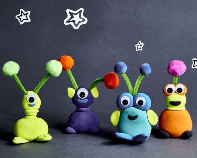 Ručné práce na jeseň na Halloween - príšery vyrobené z plastelíny alebo remeselnej hliny