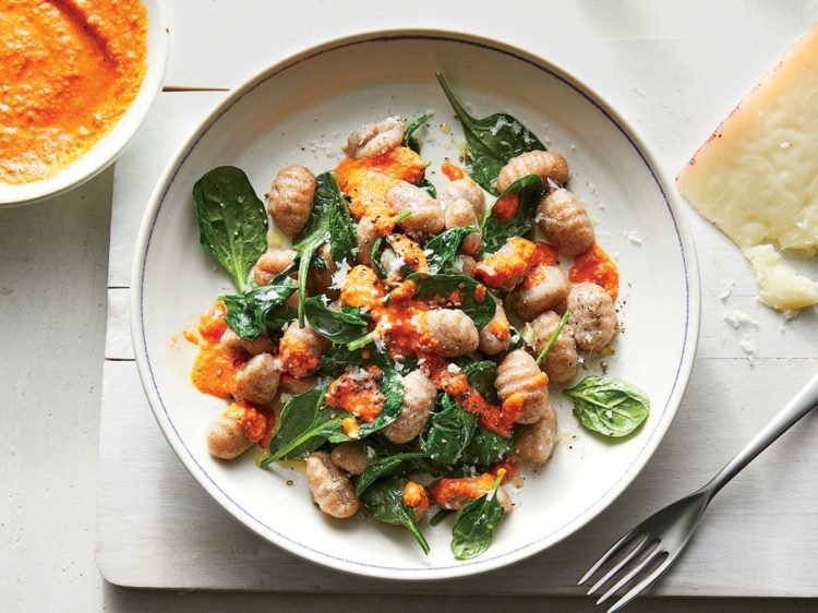 So špenátom a paprikovou omáčkou k čerstvému, letnému jedlu