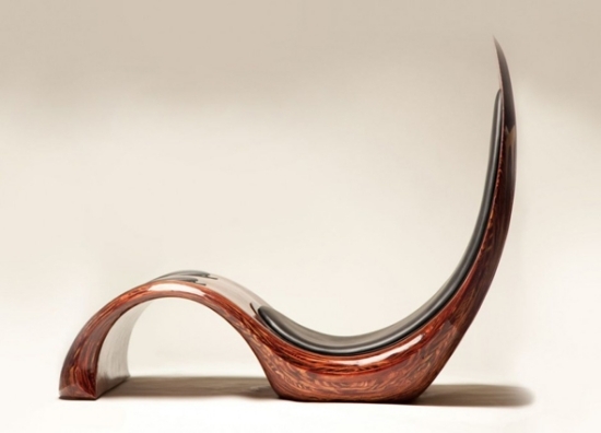 moderný dizajn ležadiel vyrobený z dreva z bočného pohľadu