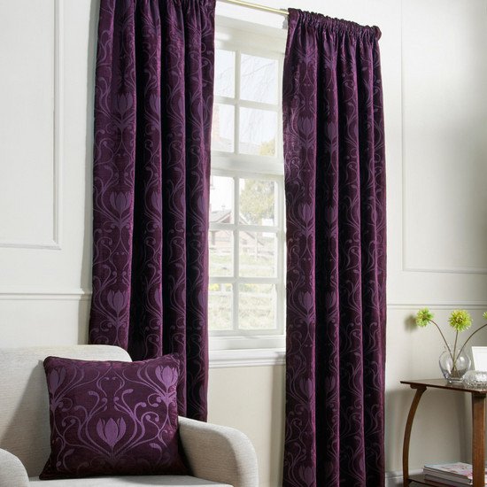 elegantná-pripravená-záclona-motív tulipánu-zamat-tmavo-lila