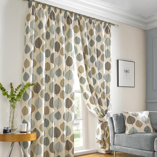 Spálňa-okno-závesné-dizajn-dekorácia okna