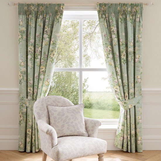 Green-country-house závěsy-s-flounces-volán-interiér-dekorácie-nápady