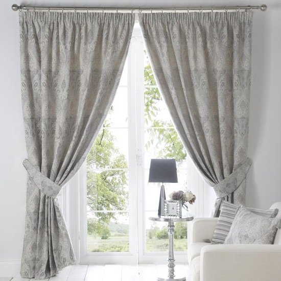 svetlošedá-dvojica-záclon-s-tiebackami-rímske-záclony-so zbernou páskou