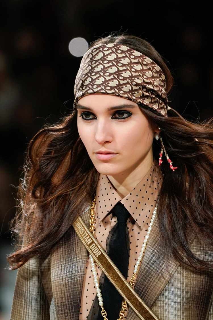 Účesy trendov trendov trendov účesov pre ženy 70. rokov