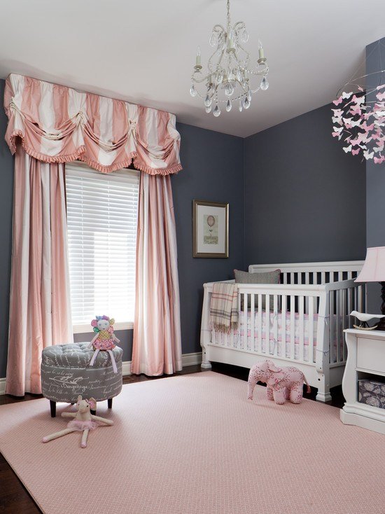 okenné závesy do detskej izby zahalené v jemných farebných kombináciách