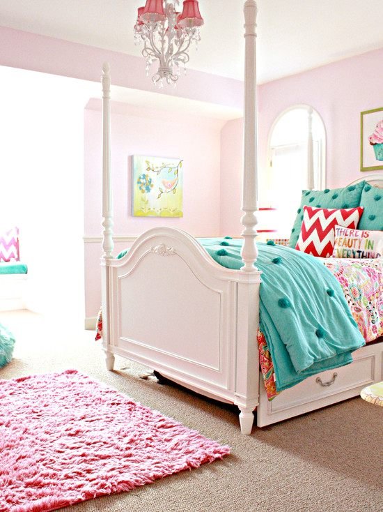 Dievčenské izbové postele s baldachýnom a vzorom koberca so vzorom