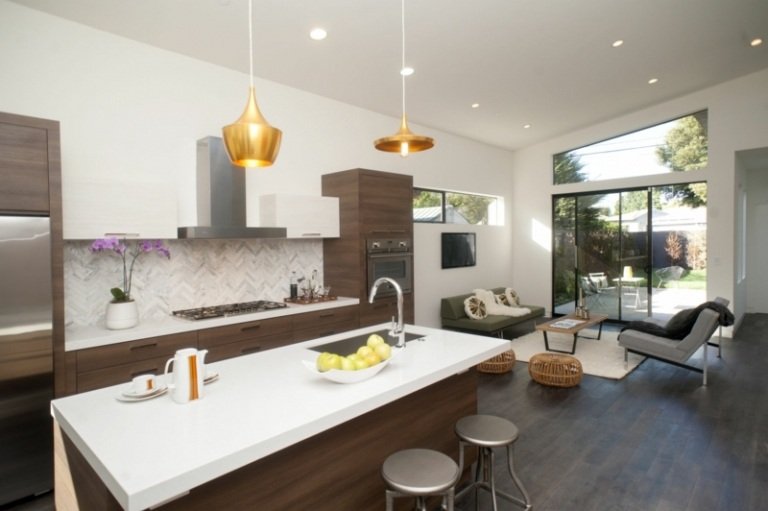 osvetlenie v obývačke kuchyňa obývačka žlté závesné svetlá