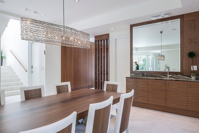 osvetlenie-jedálenský kút-kovový luster-predĺžený-drevo-jedálenský stôl