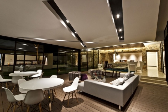 Osvetlenie v obývačke zavesené stropné svetlá