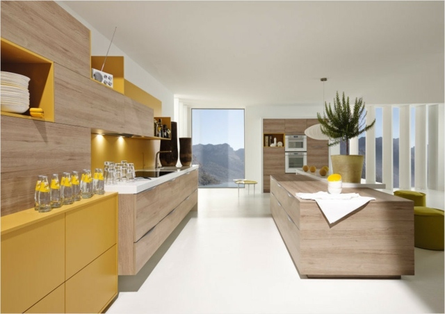 Rastlinný vzhľad dreva-kuchynské linky-žlté akcenty