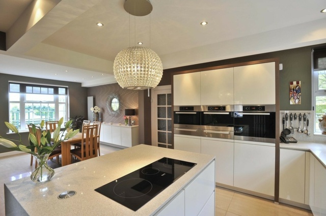 moderná-kuchyňa-žula-povrchová lampa