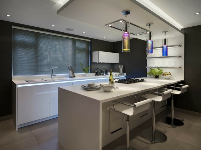 Umelý kameň-kuchynská pracovná doska-kuchynský ostrov-so stoličkou a závesnou lampou