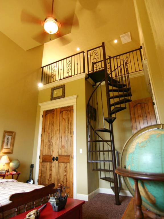 inšpiratívne nápady pre návrhy dverí drevené schody