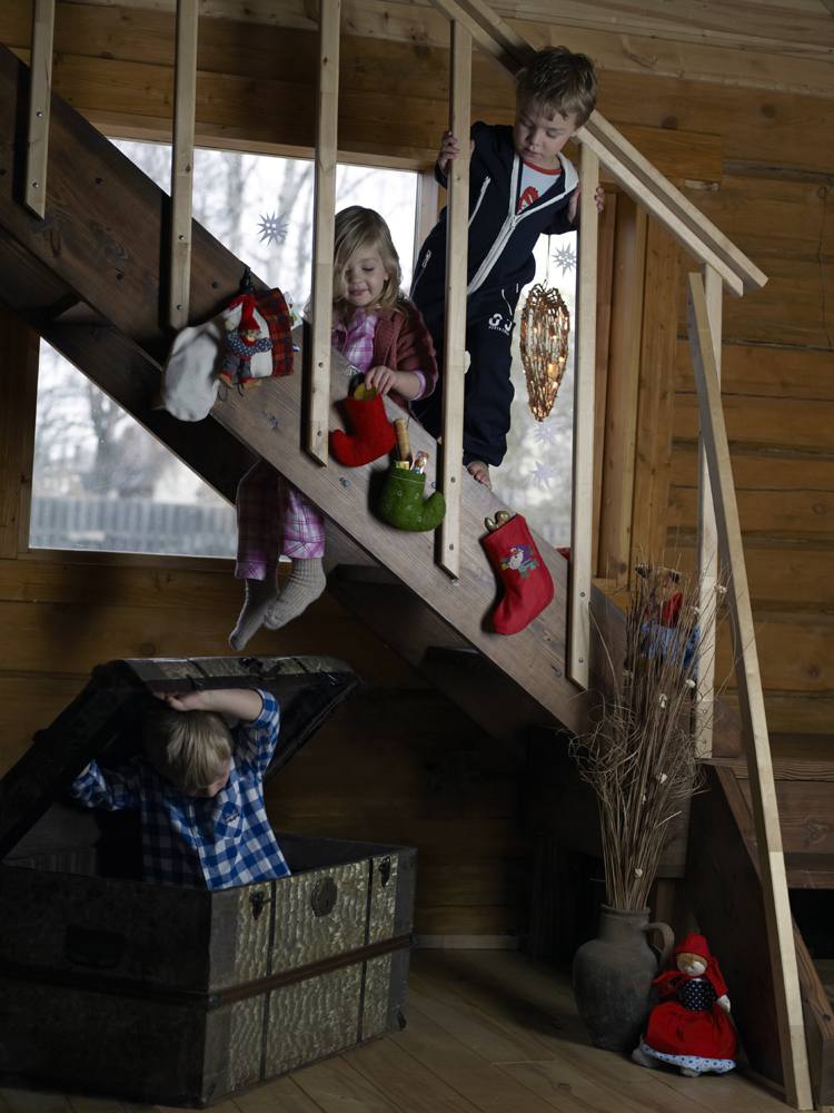 vzrušujúce hry pre deti čakajú až do polnoci vianočné hry-vianočné-hry-čakanie-výpredaje-vianočné-ponožky-deti