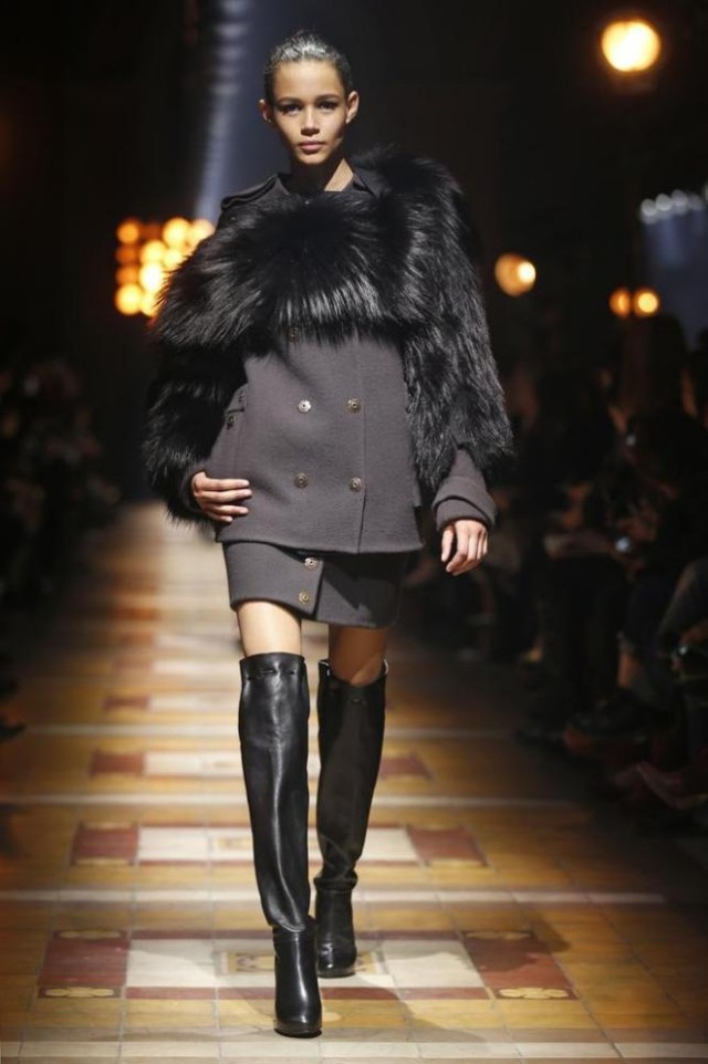 Alber Elbaz pre Lanvin ukazuje návleky vyrobené z hladkej kože-zimné trendy-2014 Alber-Elbaz-Lanvin-Overknees-Boots-Smooth-Leather-Soft-Black-Winter-Trends-2014