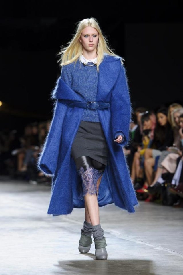 Módne trendy na jeseň-zima 2014-kobaltová modrá s holubíkovou zelenou-Topshop-Unikátna Módne trendy-jeseň-zima-2014-kobaltová modrá-holubičia zelená-módna prehliadka-Topshop-Unikátna