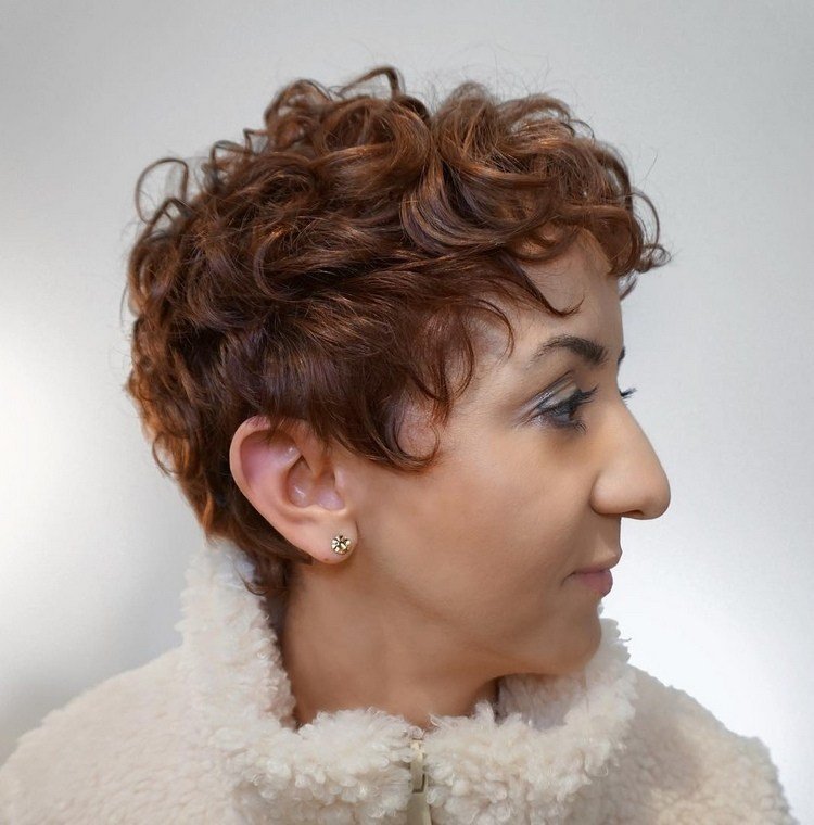 Pixie účes na prírodných kučerách