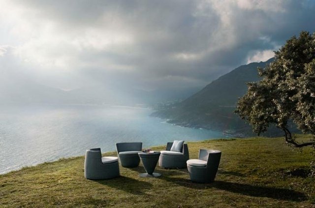 priestorovo úsporný dizajn záhradného nábytku na sedenie Pohovka záhradný nábytok dizajnový stôl štyri stoličky