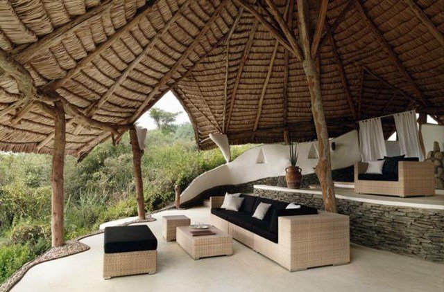 pohodlný priestor na sedenie dizajn z ratanového nábytku nízky konferenčný stolík Nízky konferenčný stolík so záhradným dizajnom