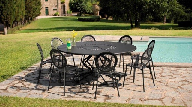 Zahradný nábytok z tepaného železa a záhradný kovaný záhradný nábytok Terasa, kovaný záhradný nábytok, detaily stolu, čierna farba