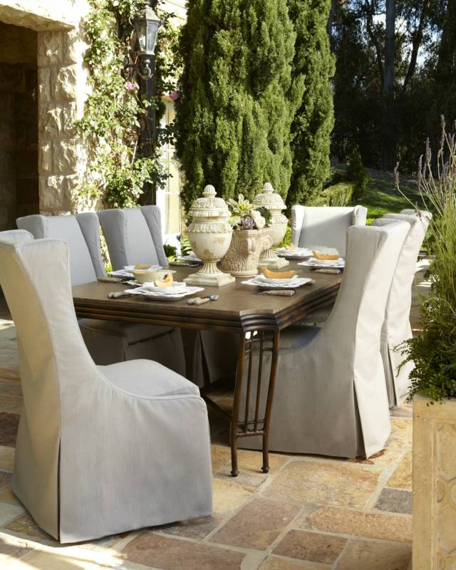 klasický záhradný stôl drevo tmavá čerešňa Drevené tmavé čerešňové čalúnené stoličky cyprus