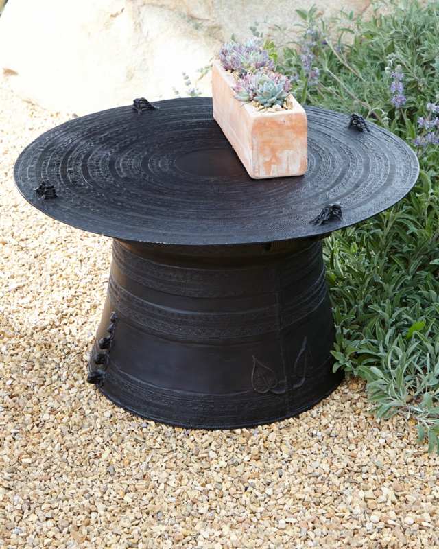 Záhradný stôl kovový detail malý okrúhly starožitný nábytok Nájdite kovové detaily malé okolo starožitného nábytku