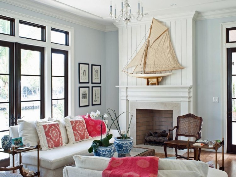 nápady na námornú výzdobu-obývačka-krb-sedačka-konferenčný stolík-biela