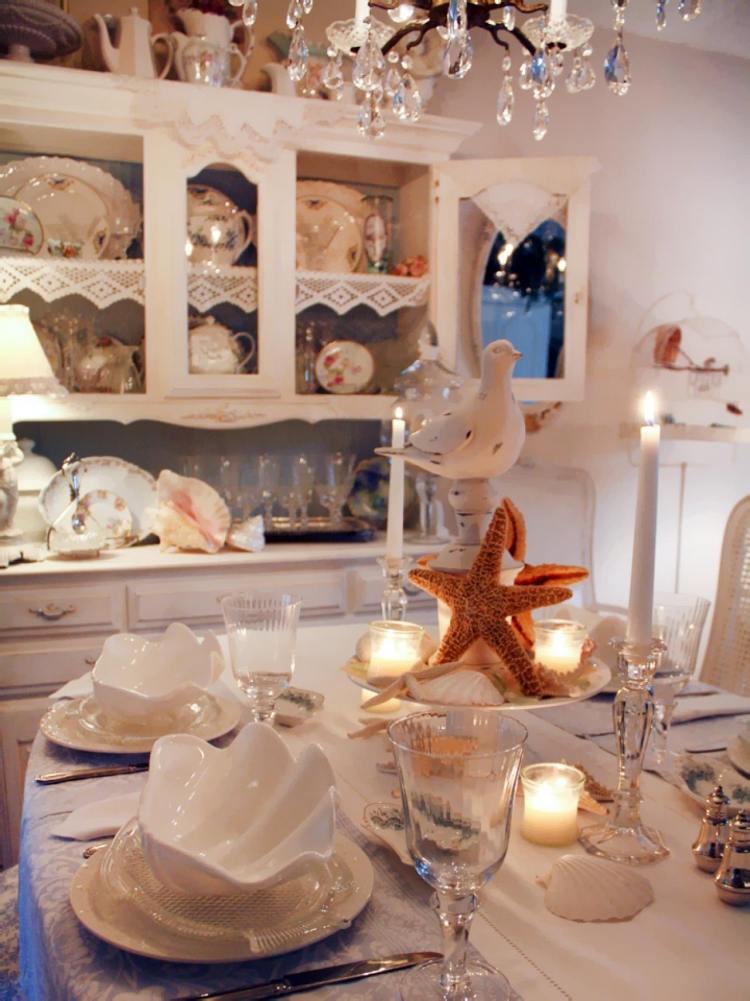 námorná výzdoba - nápady - výzdoba stola - jedálenský stôl - hviezdice - sviečky - škrupina - misa