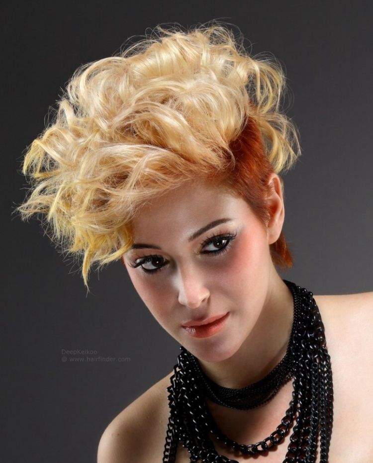 krátky zostrih na temene hlavy trocha dlhší a ostrihaný po stranách 80. roky-účesy-krátke vlasy-blond-bokom-ostrihané-straenchen-oranžové