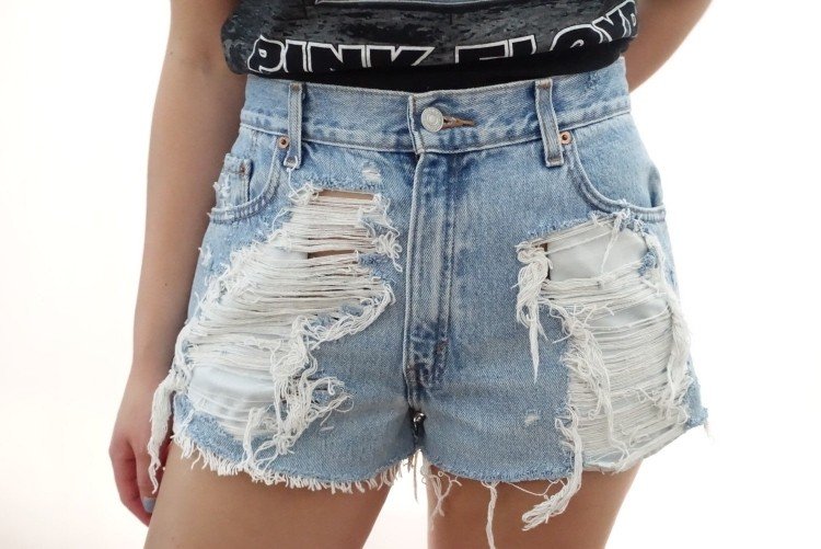 80. roky-móda-džínsy-krátke-roztrhané-sukne-trend
