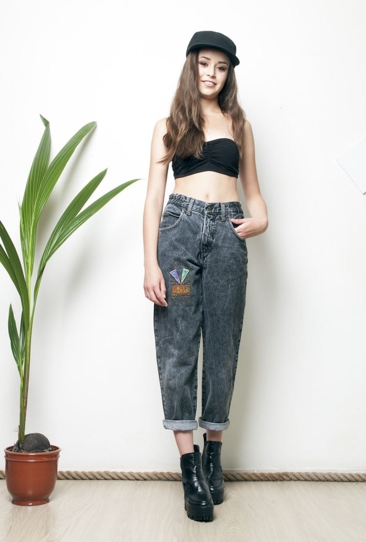 Módne boyfriend džínsy z 80. rokov na podpätku