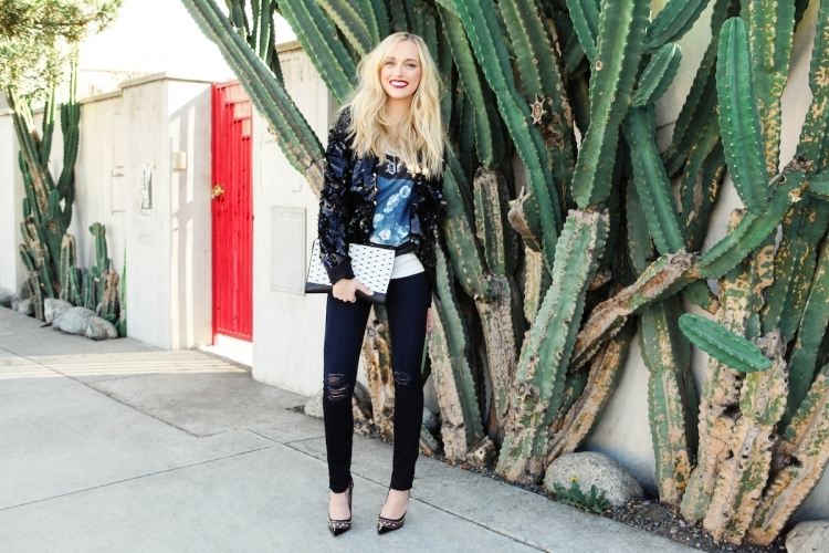 80. roky-móda-párty-look-flitrová-blayer-bunda-čierna-vysoké podpätky