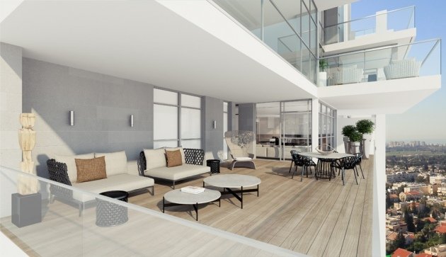 Krytý balkón-s-drevenou-podlahovou-doskou-položené-steny-sivá-maľba-vonkajší-dizajn