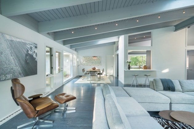 Nápady na laminátovú podlahu, sivá koža, kreslo, polovica storočia, moderný vzhľad