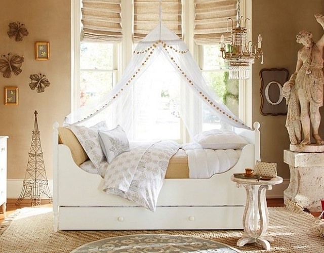 detská postieľka-štyri-plagát-výsuvný-úložný-priestor-steny-ozdobiť