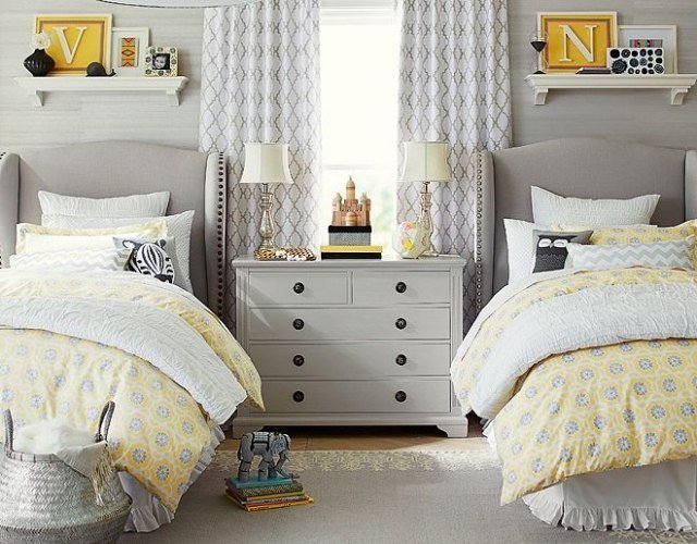 zariadenie detskej izby-nápady-šedo-žlté-vzorované-závesy-priesvitné