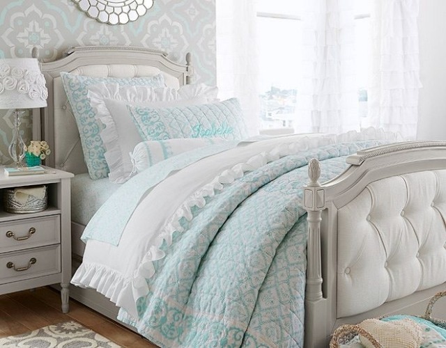 tapeta-sivý-vzor-útulná-perina-diskrétna-čalúnenie detskej postieľky