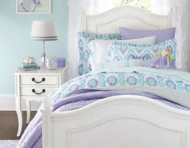 zariadenie detskej izby-nápady-tyrkysovo-purpurová-farba-vzor-perina-stena-pastel