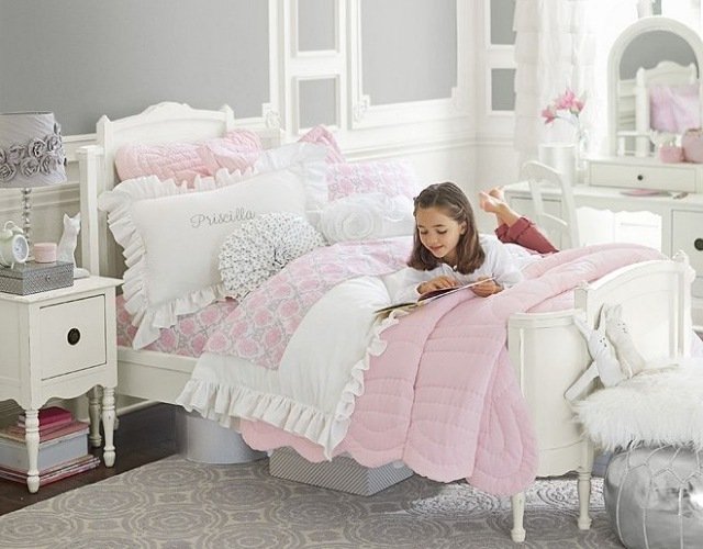 detská postieľka-dievčatá-izba-stena-hranice-svetlo-sivá-biela-obývačka-nápady